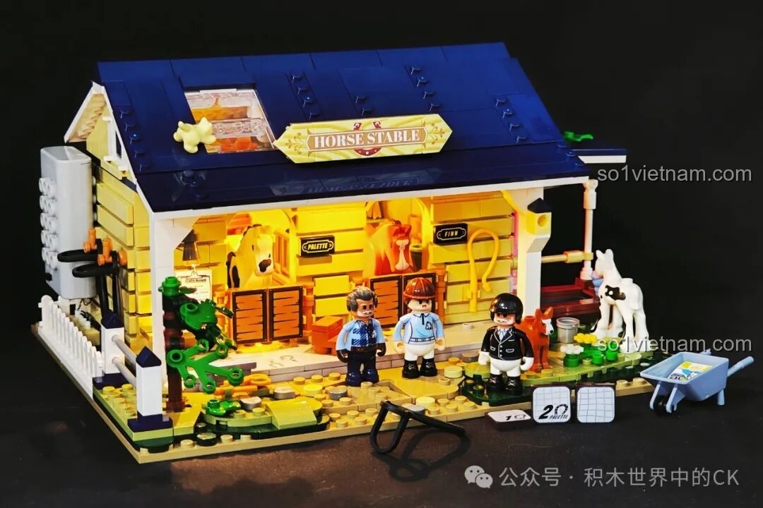 Ảnh chụp tổng thể cuối cùng của mô hình FunWhole F9080 Chuồng Ngựa, thể hiện trọn vẹn vẻ đẹp khi bật đèn.