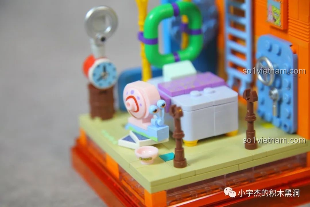 Mô hình Patrick's Rock House với nhân vật Spongebob và Patrick