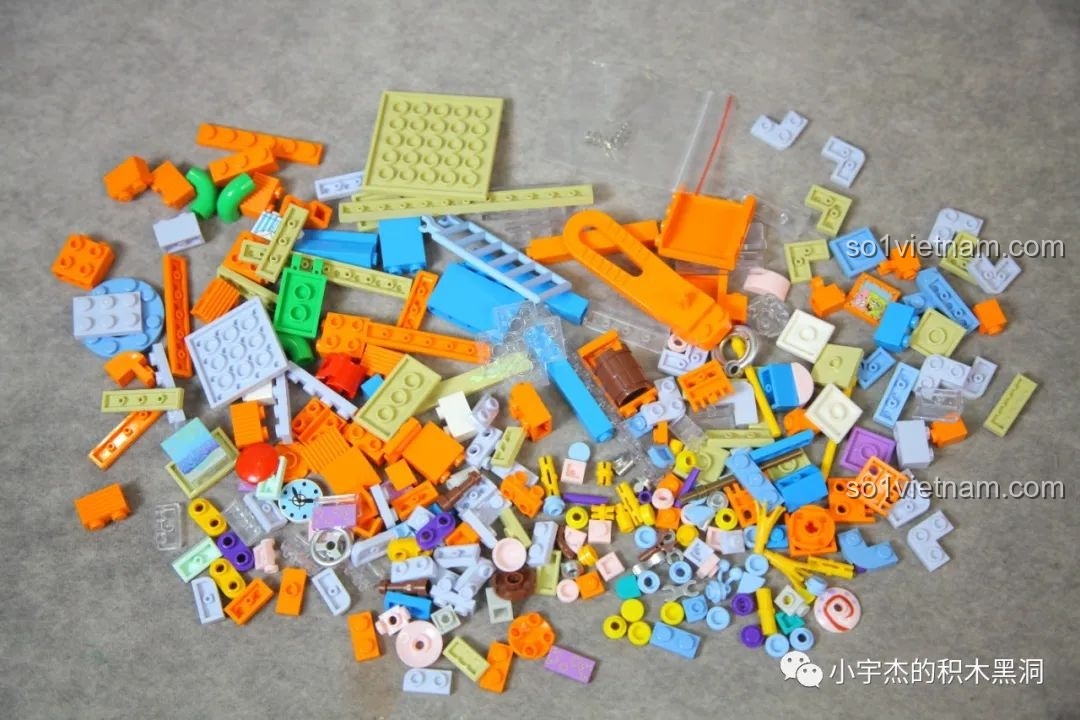 Mô hình Spongebob's Pineapple House với nhân vật Spongebob