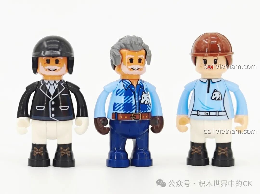 Cận cảnh ba minifigures nhân vật trong bộ lắp ráp FunWhole F9080 Chuồng Ngựa với trang phục chi tiết.