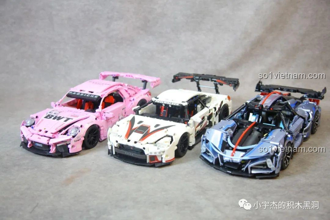 Ba mô hình siêu xe lắp ráp từ Mei Ji, bao gồm Nissan GT-R 8622A, Porsche 911 8616 và Hongqi S9 8621A, góc chụp nghiêng.