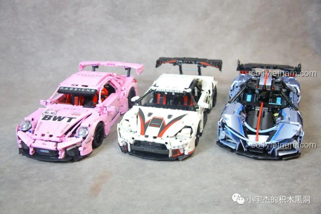 Ba mô hình siêu xe lắp ráp từ Mei Ji, bao gồm Nissan GT-R 8622A, Porsche 911 8616 và Hongqi S9 8621A, góc chụp từ phía trước.