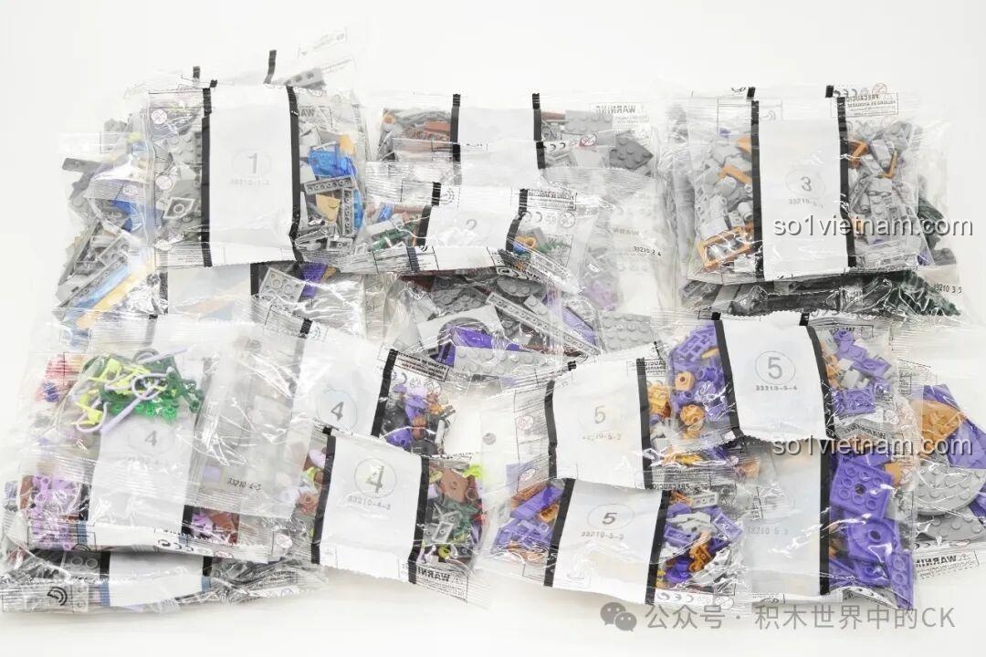 Các túi mảnh ghép được đánh số cẩn thận của bộ BAKA 33210 Lâu đài Ma thuật, sẵn sàng cho quá trình lắp ráp.