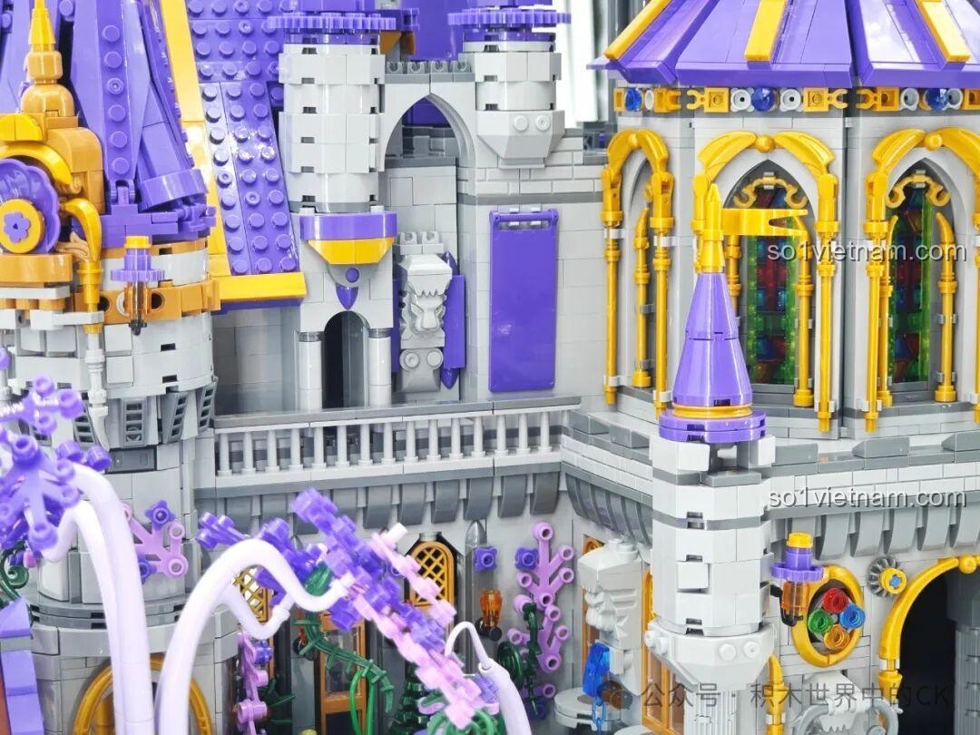 Cảnh quan bên ngoài Lâu đài Ma thuật BAKA 33210 với dòng sông xanh và các chi tiết cây cối.