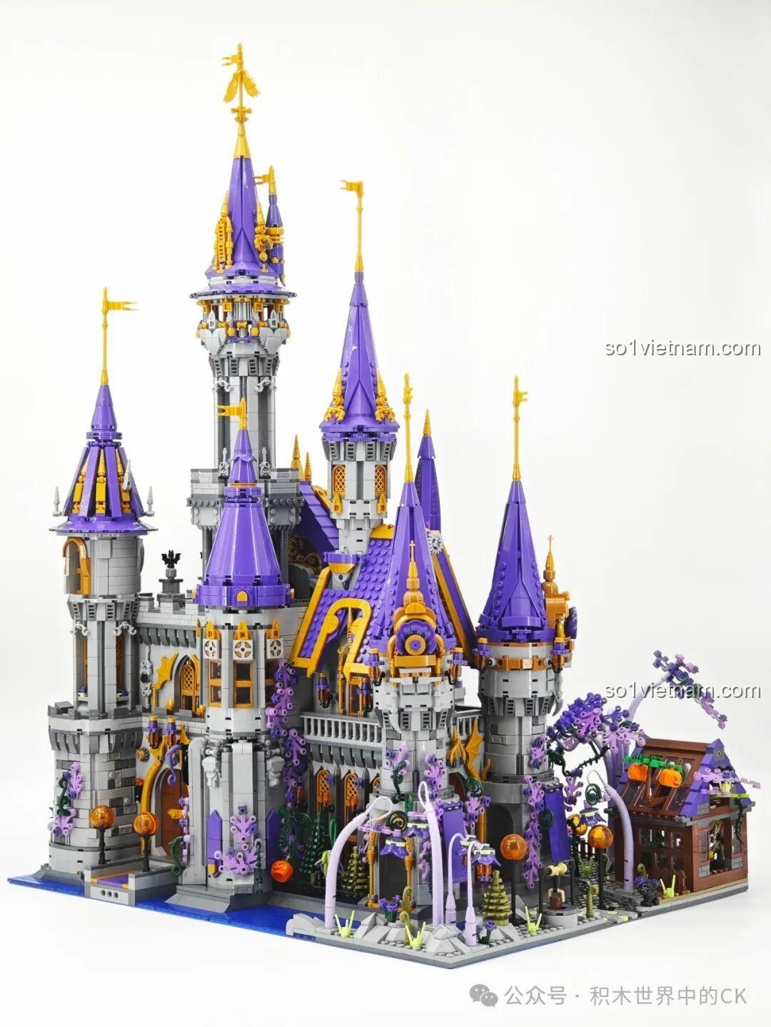 Cổng chính và các cửa sổ tròn kính màu của Lâu đài Ma thuật BAKA 33210, với các chi tiết trang trí vàng.