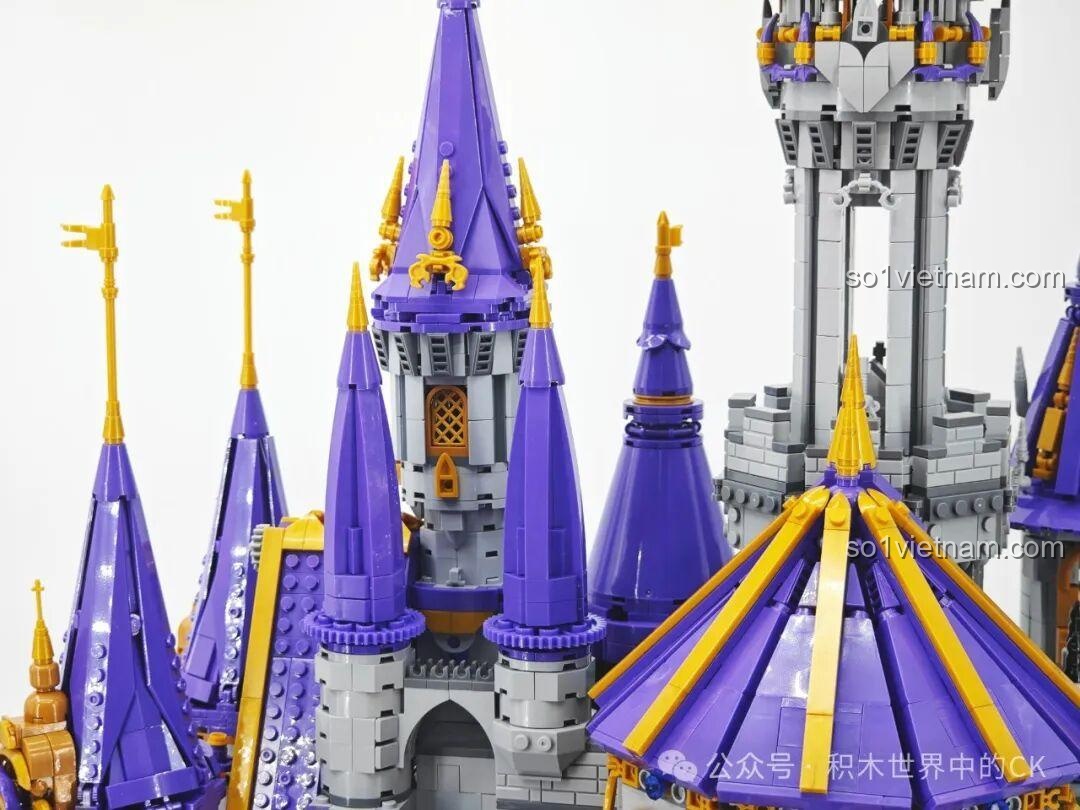 Góc nhìn bên hông Lâu đài Ma thuật BAKA 33210 với các cây cổ thụ và chi tiết trang trí.