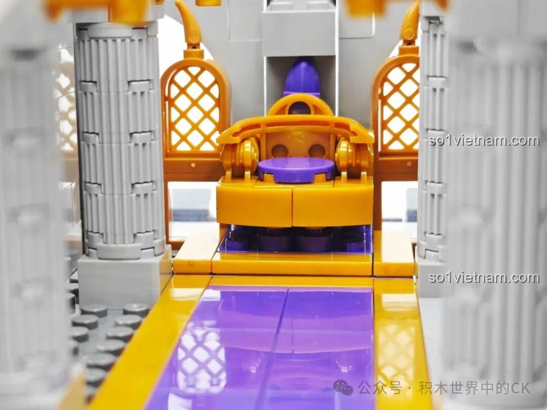 Lâu đài Ma thuật BAKA 33210 từ góc thấp, tạo cảm giác uy nghi và đồ sộ của mô hình.