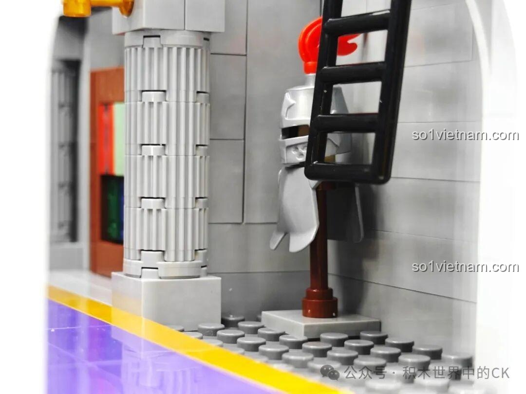 Toàn cảnh Lâu đài Ma thuật BAKA 33210, với các chi tiết trang trí tường và cửa sổ được làm rất tinh xảo.