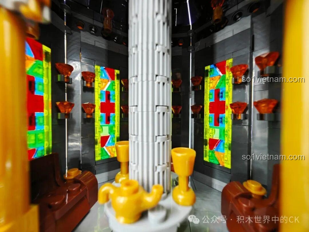 Lâu đài Ma thuật BAKA 33210 với ánh sáng dịu nhẹ, tạo không khí huyền ảo và cổ kính.