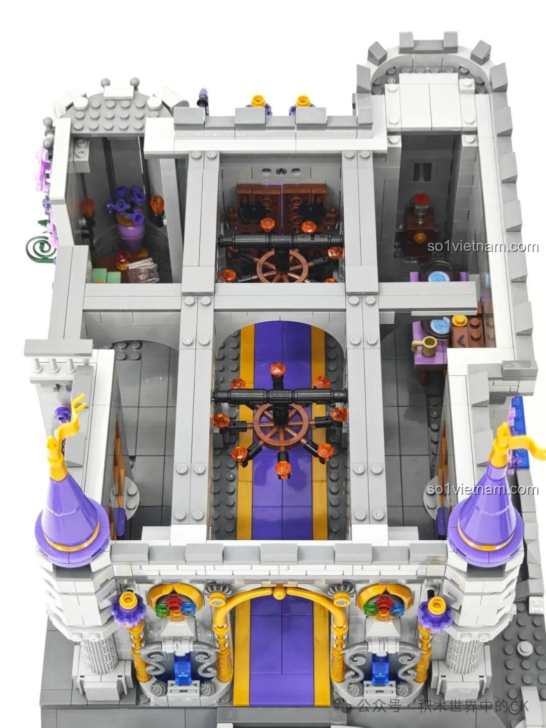 Góc nhìn cận cảnh Lâu đài Ma thuật BAKA 33210, tập trung vào các chi tiết trang trí nhỏ.