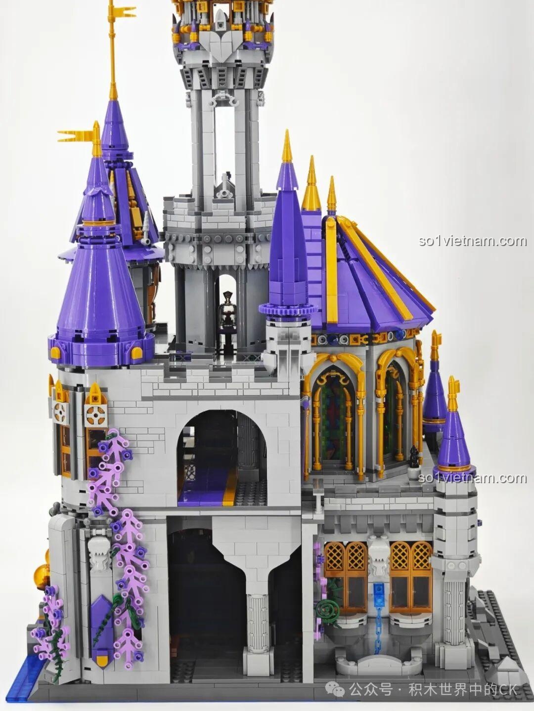 Lâu đài Ma thuật BAKA 33210 từ góc cao, làm nổi bật các đỉnh tháp và mái vòm màu tím và vàng.