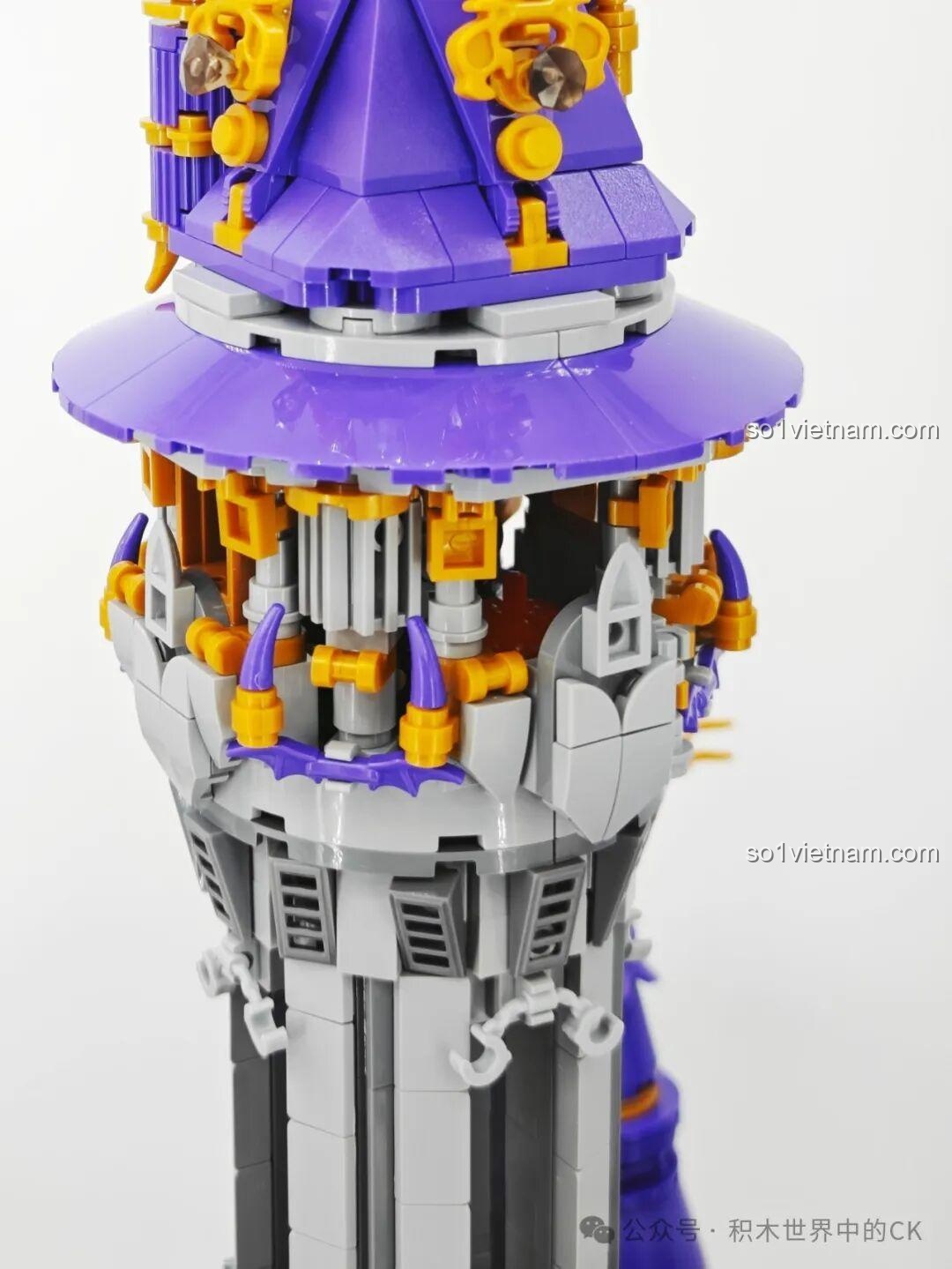 Góc nhìn cận cảnh hơn của Lâu đài Ma thuật BAKA 33210, tập trung vào cổng chính và các chi tiết trang trí.