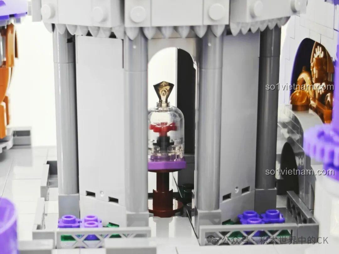 Toàn cảnh Lâu đài Ma thuật BAKA 33210, với các nhân vật nhỏ tạo thêm sự sống động cho mô hình.