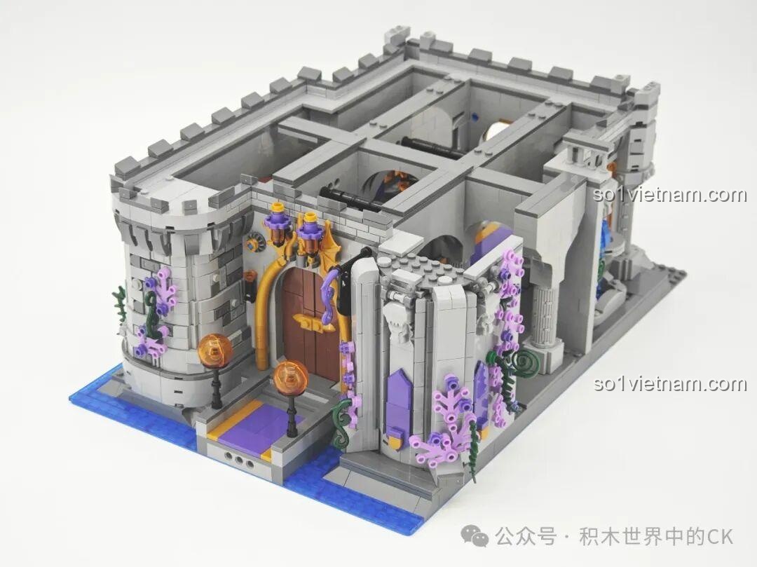 Nội thất Lâu đài Ma thuật BAKA 33210 gần hoàn thiện, với các chi tiết trang trí tường và sàn nhà.