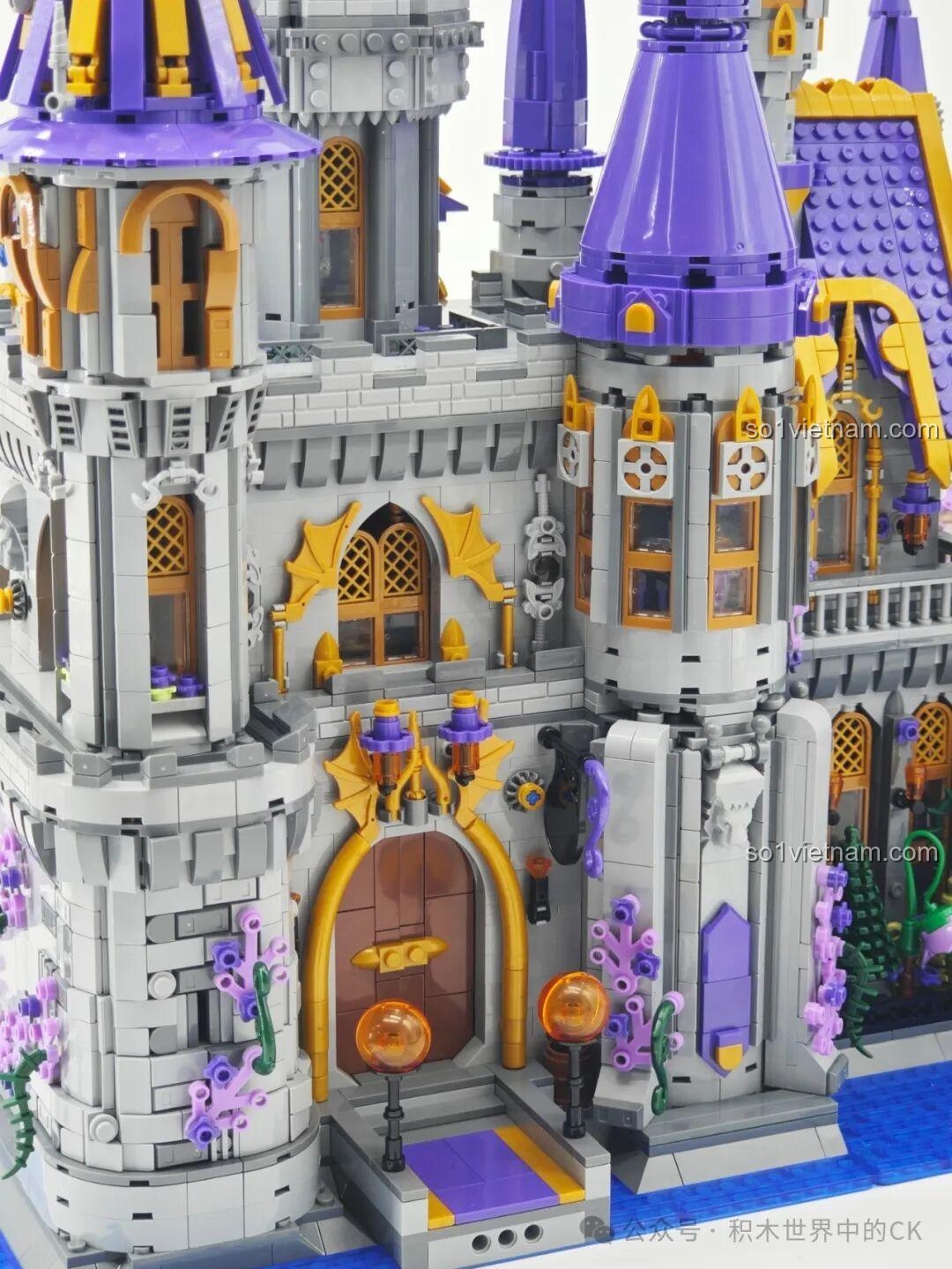 Phòng ngai vàng bên trong Lâu đài Ma thuật BAKA 33210, với ngai vàng màu vàng và sàn nhà tím.