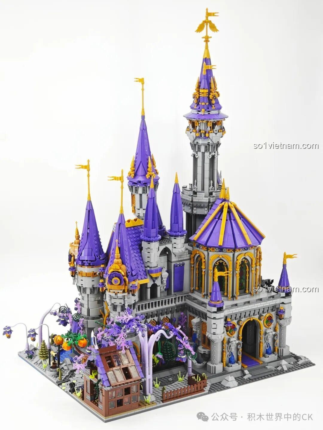 Cận cảnh một sinh vật bí ẩn bên trong ngôi nhà nhỏ của Lâu đài Ma thuật BAKA 33210, tăng thêm yếu tố kinh dị.