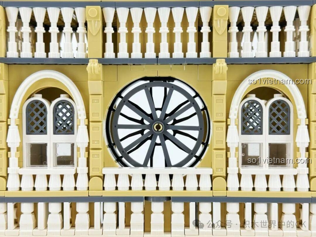 Chi tiết tinh xảo của bộ lắp ghép Nhà thờ Đức Bà Paris BAKA 33213, thể hiện kiến trúc Gothic cổ điển, chất lượng cao