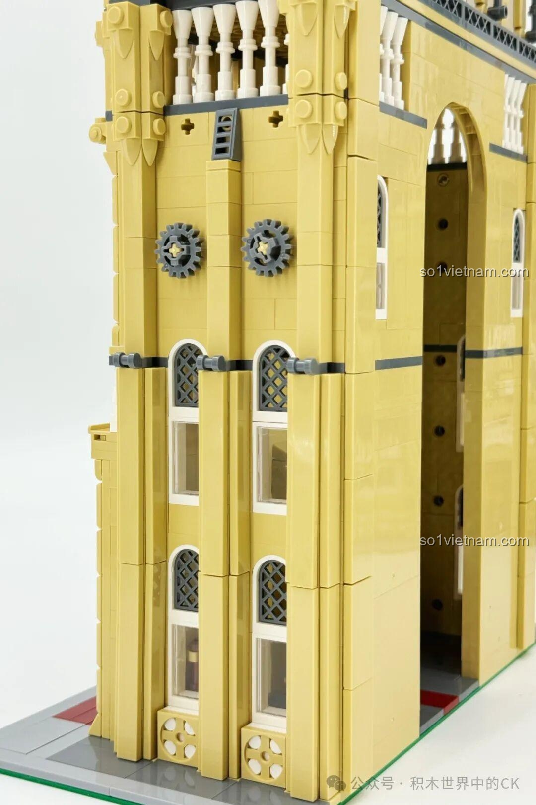 Chi tiết tinh xảo của bộ lắp ghép Nhà thờ Đức Bà Paris BAKA 33213, thể hiện kiến trúc Gothic cổ điển, chất lượng cao