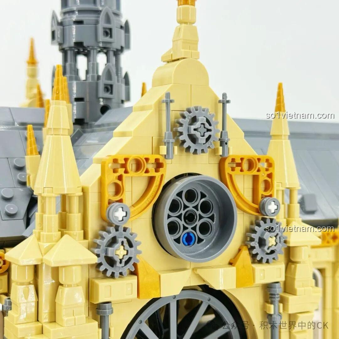 Chi tiết tinh xảo của bộ lắp ghép Nhà thờ Đức Bà Paris BAKA 33213, thể hiện kiến trúc Gothic cổ điển, chất lượng cao