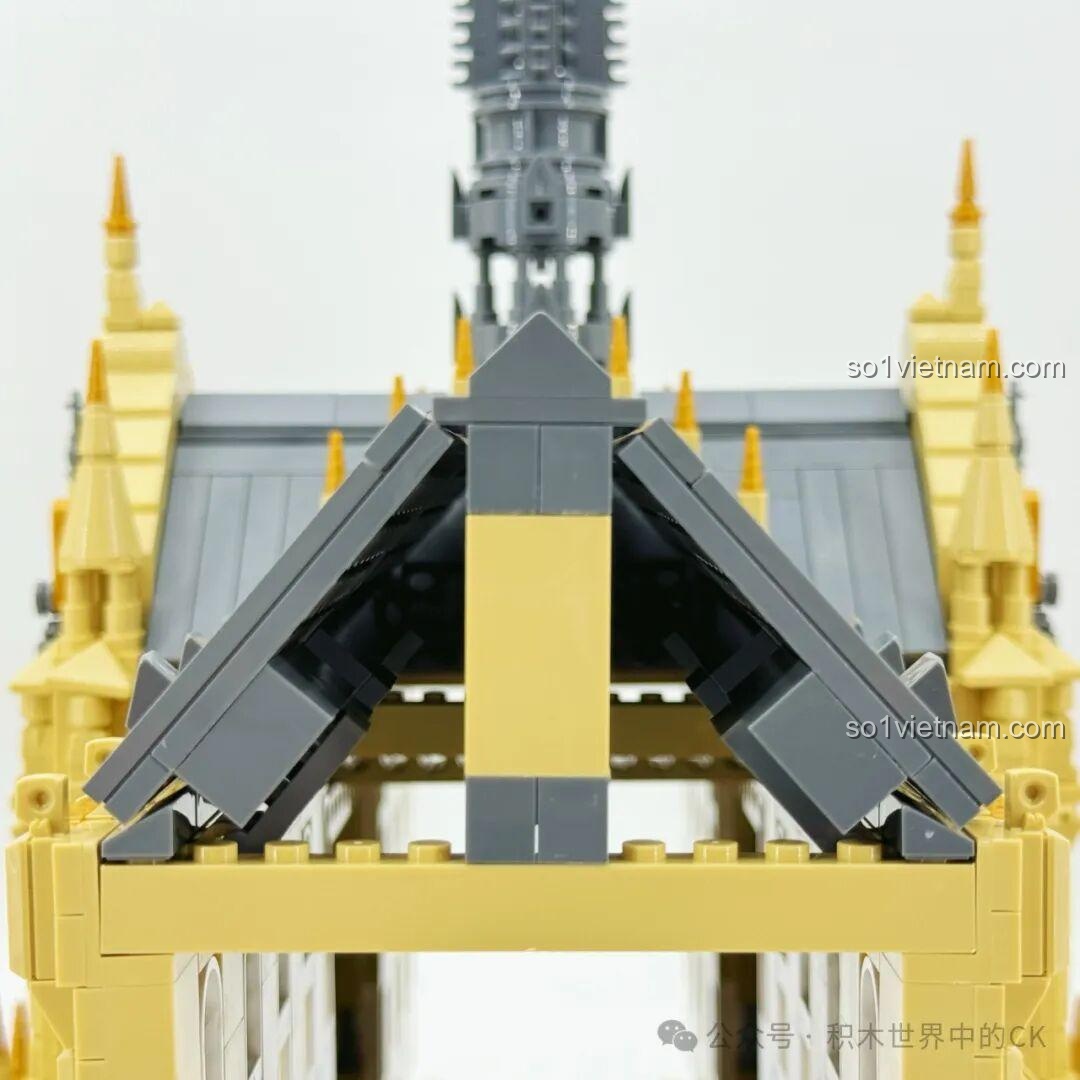Chi tiết tinh xảo của bộ lắp ghép Nhà thờ Đức Bà Paris BAKA 33213, thể hiện kiến trúc Gothic cổ điển, chất lượng cao