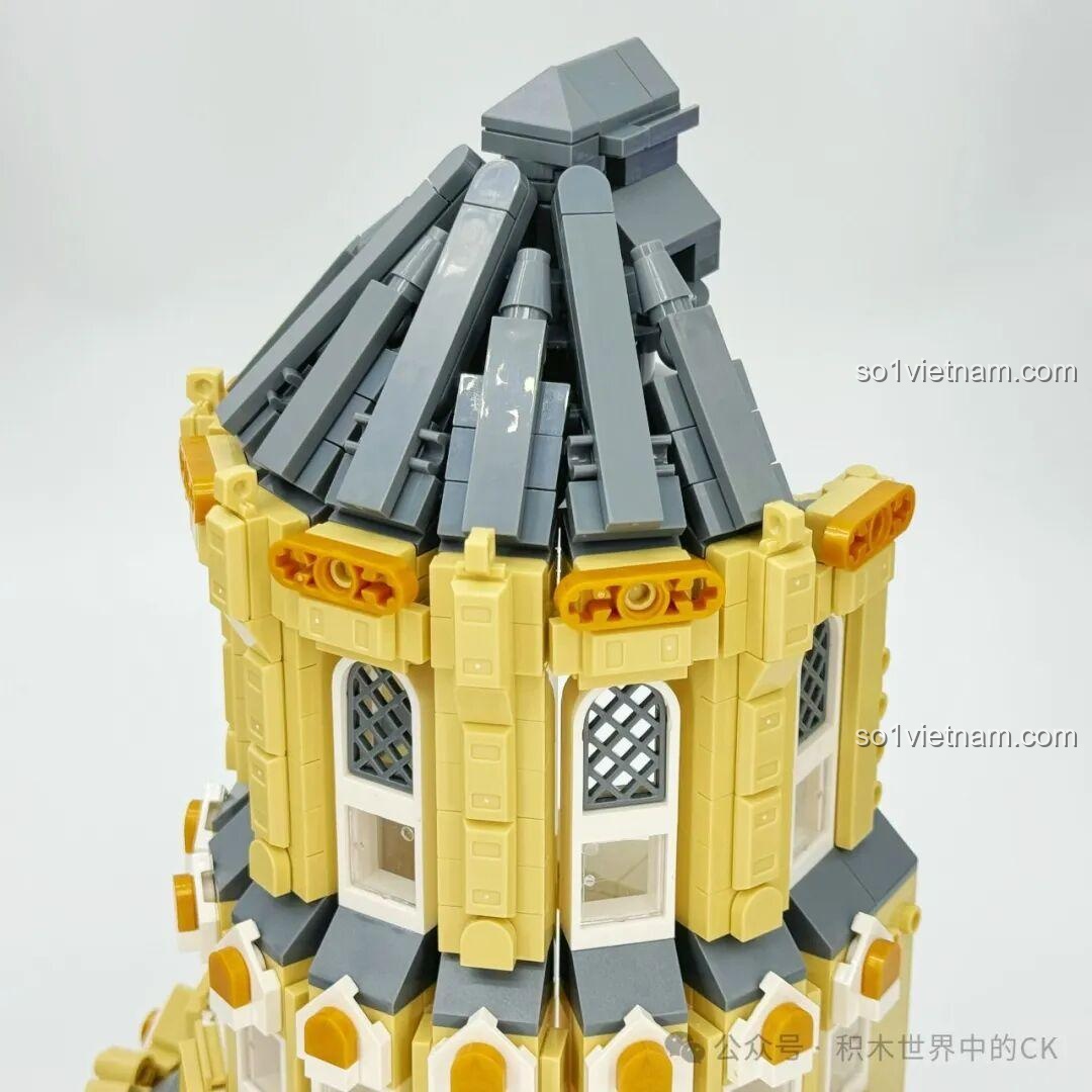 Quá trình lắp ráp mô hình Nhà thờ Đức Bà Paris BAKA 33213, thể hiện các giai đoạn xây dựng chi tiết của công trình kiến trúc