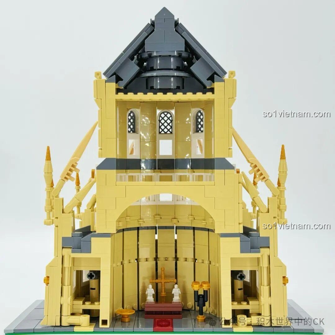 Quá trình lắp ráp mô hình Nhà thờ Đức Bà Paris BAKA 33213, thể hiện các giai đoạn xây dựng chi tiết của công trình kiến trúc