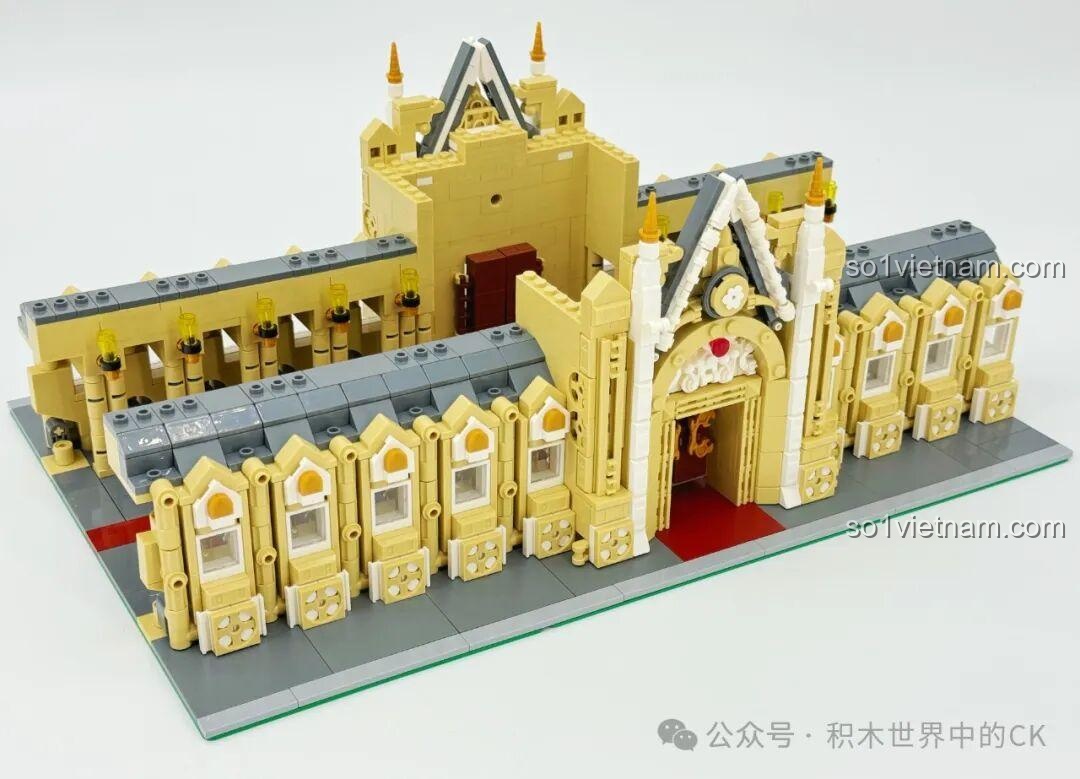 Mặt tiền chính của Nhà thờ Đức Bà Paris BAKA 33213 đang dần hoàn thiện với cửa sổ hoa hồng.