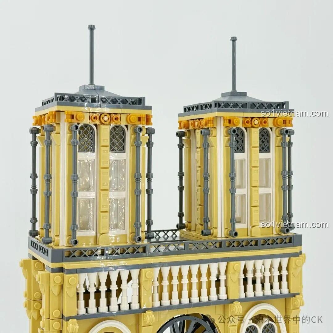 Mô hình hoàn chỉnh BAKA 33213 Nhà thờ Đức Bà Paris nhìn từ mặt tiền chính, uy nghi và chi tiết.