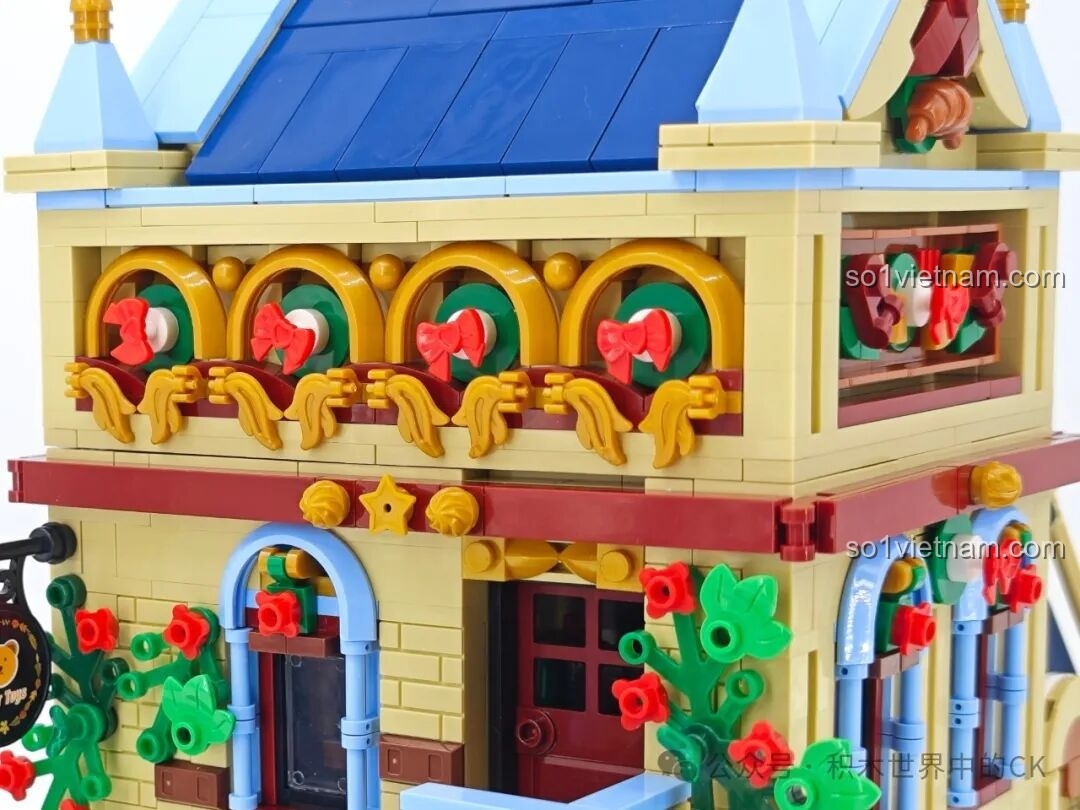 Cận cảnh một bên của bộ BAKA 33230 Ngôi Nhà Đồ Chơi Gấu.