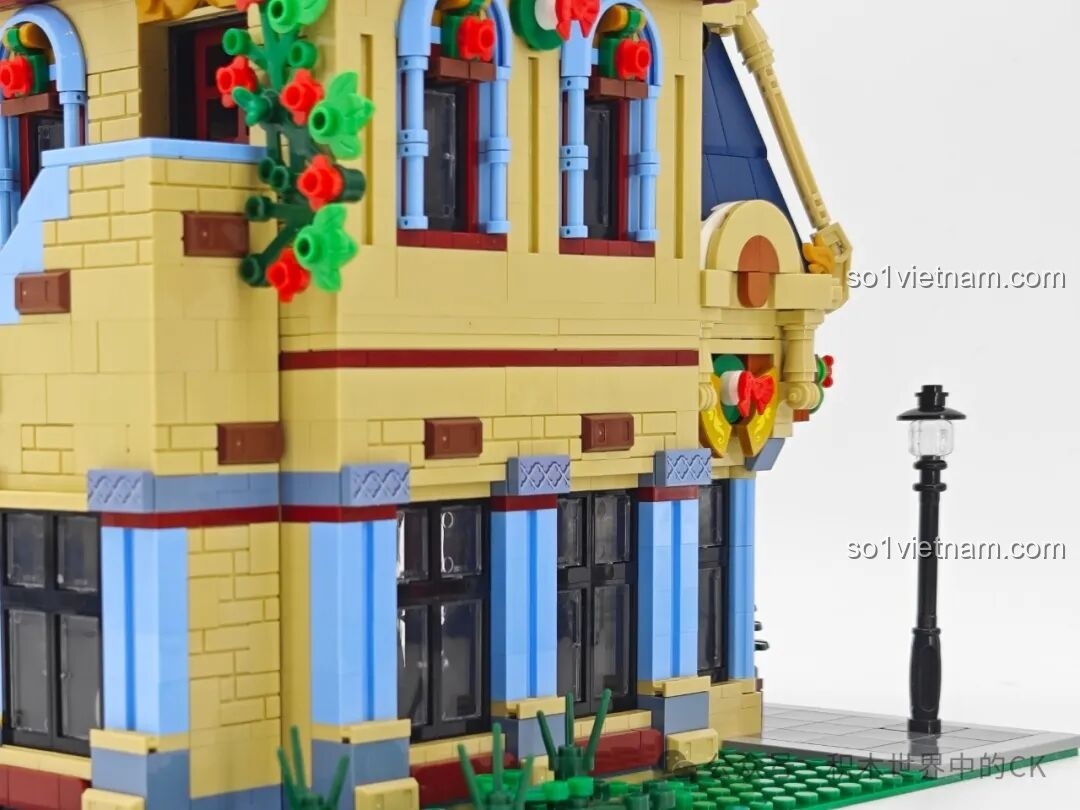 Cận cảnh phía trước của bộ BAKA 33230 Ngôi Nhà Đồ Chơi Gấu.