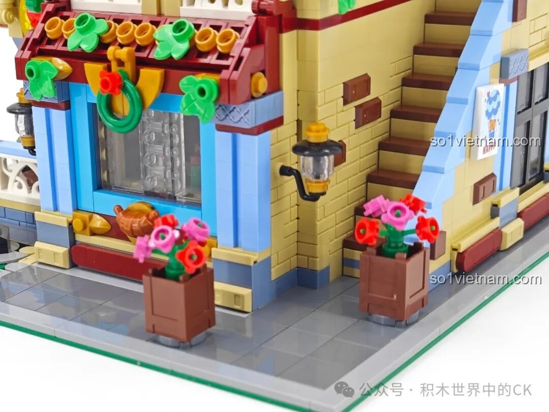 Chi tiết vòng hoa trang trí trên bộ BAKA 33230.