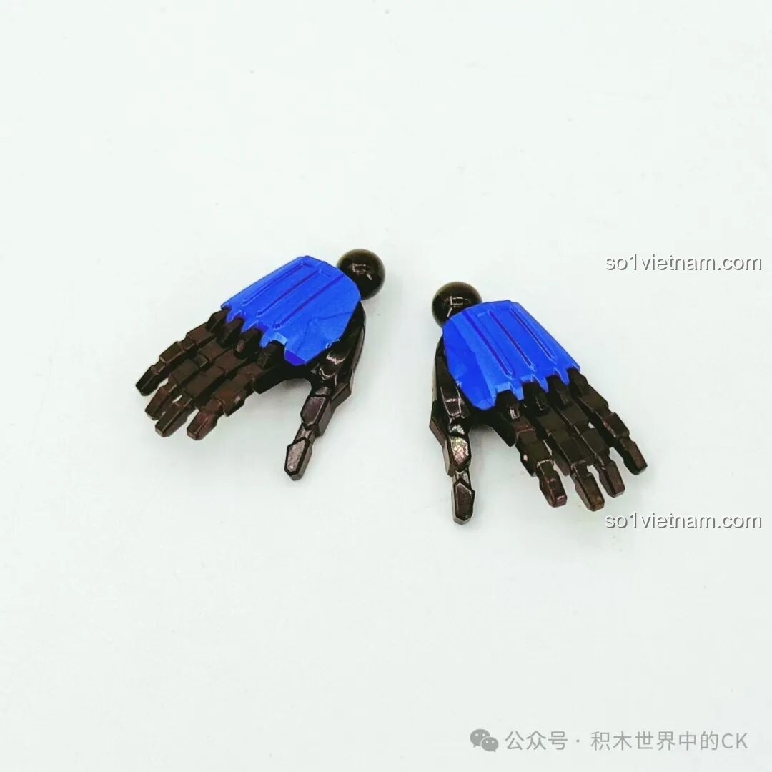 Các bàn tay thay thế của mô hình Mecha Miyamoto Musashi 78033 Keeppley, cho phép tạo nhiều tư thế.