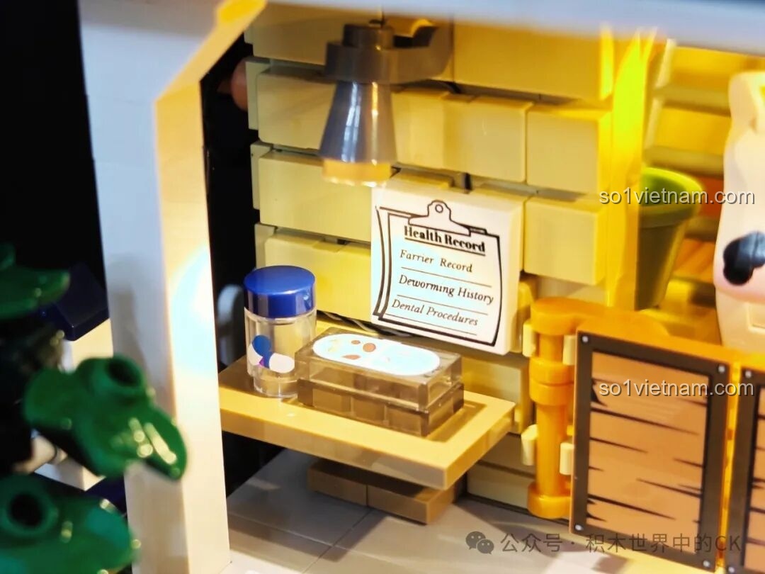 Chi tiết mảnh ghép in hình bảng ghi chép sức khỏe cho ngựa trong bộ lắp ráp FunWhole F9080.