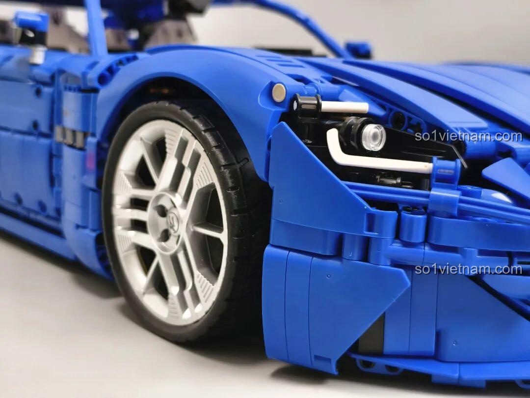 Bảng táp lô của Reobrix 11010 Maserati GranTurismo với các đồng hồ và màn hình hiển thị.
