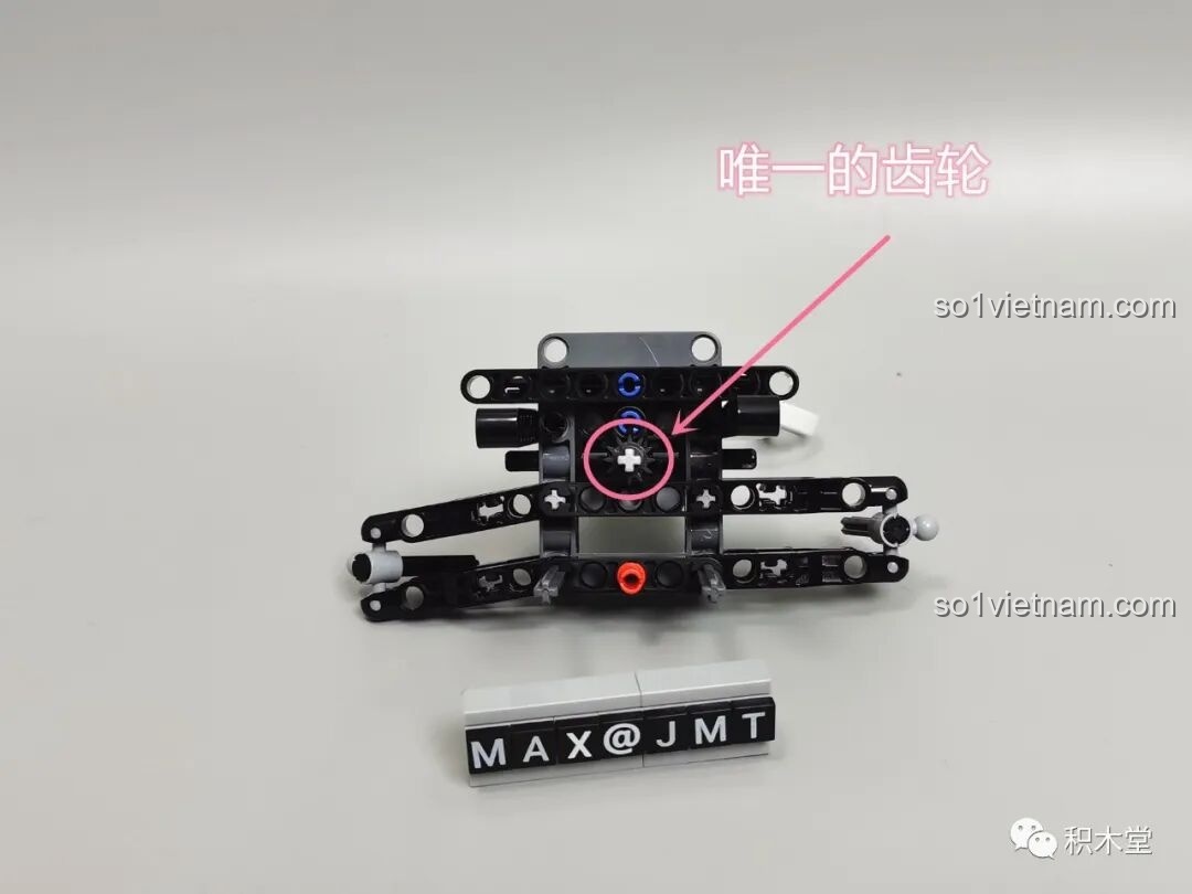 Cận cảnh bánh răng duy nhất trong toàn bộ cấu trúc của ONEBOT OBLGPT09AIQI Xe Đua Off-road, minh chứng cho sự tối ưu hóa thiết kế.