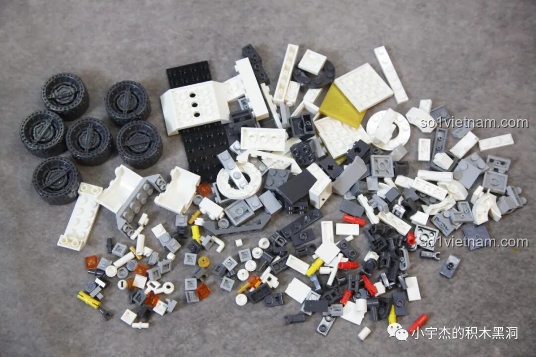 Chi tiết bánh xe đặc biệt của Xe Di Động Căn Cứ Mặt Trăng SEMBO 107106, thiết kế hầm hố.