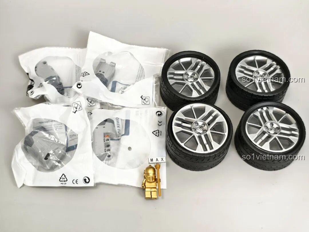 Bánh xe đúc tỉ lệ 1:1 và các chi tiết nhỏ của bộ lắp ghép Reobrix 11010 Maserati GranTurismo.