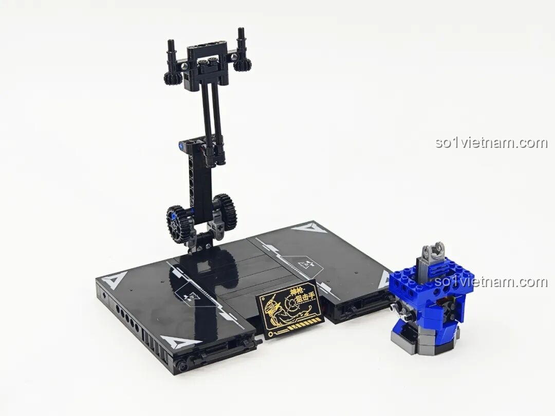 Bệ đỡ và chân đế có thể điều chỉnh của Keeppley 23102 Robot Xạ Thủ Thần Súng, cùng phần thân robot.