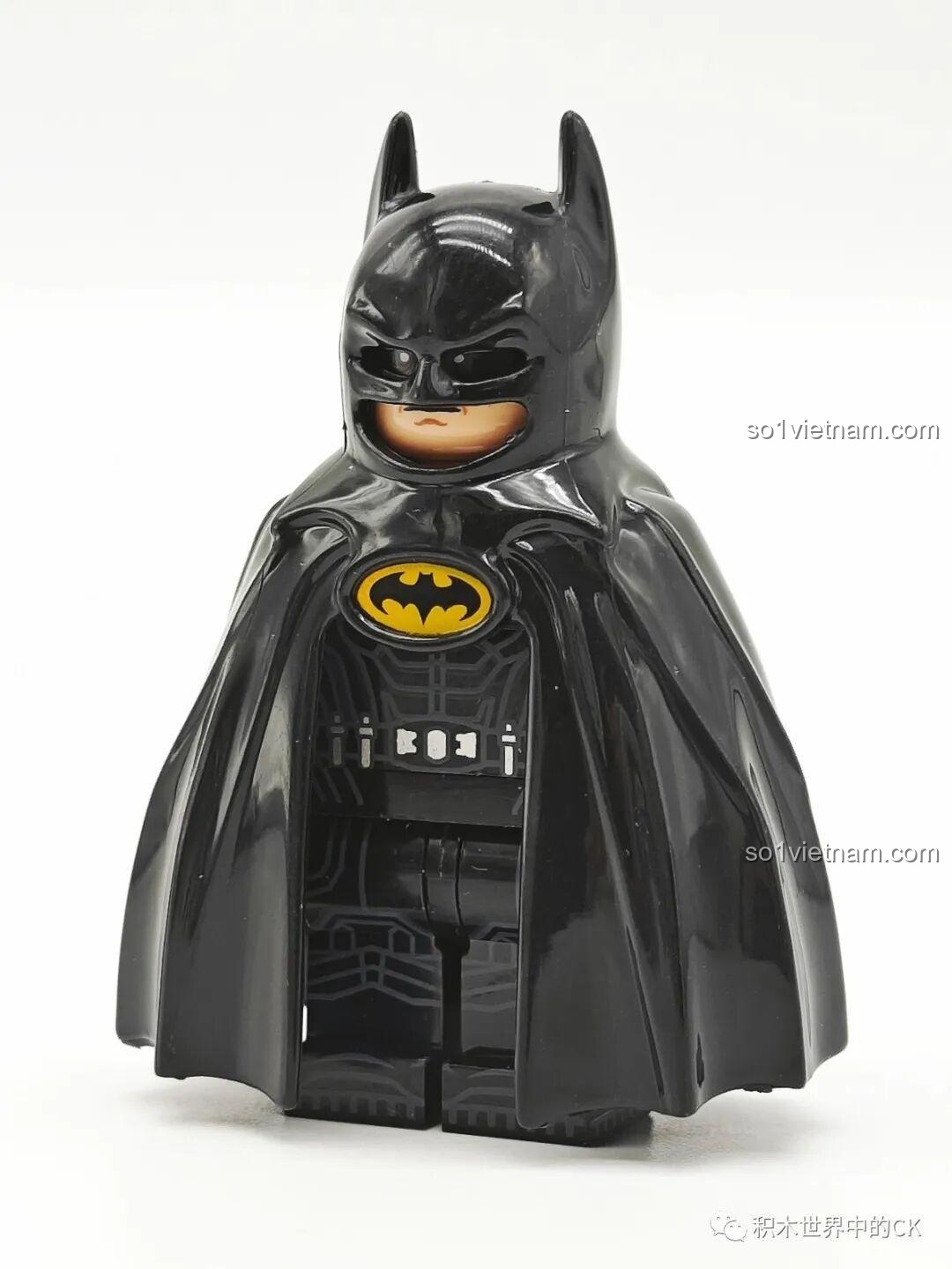 Chi tiết mặt trước của nhân vật Ben Batman trong bộ G0123