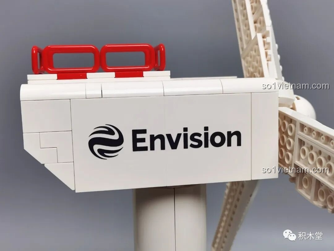 Bên trong phần đầu tuabin của Pantasy 11014 khi mở nắp, lộ ra cấu trúc cơ khí phức tạp và chân thực, thể hiện sự tỉ mỉ.