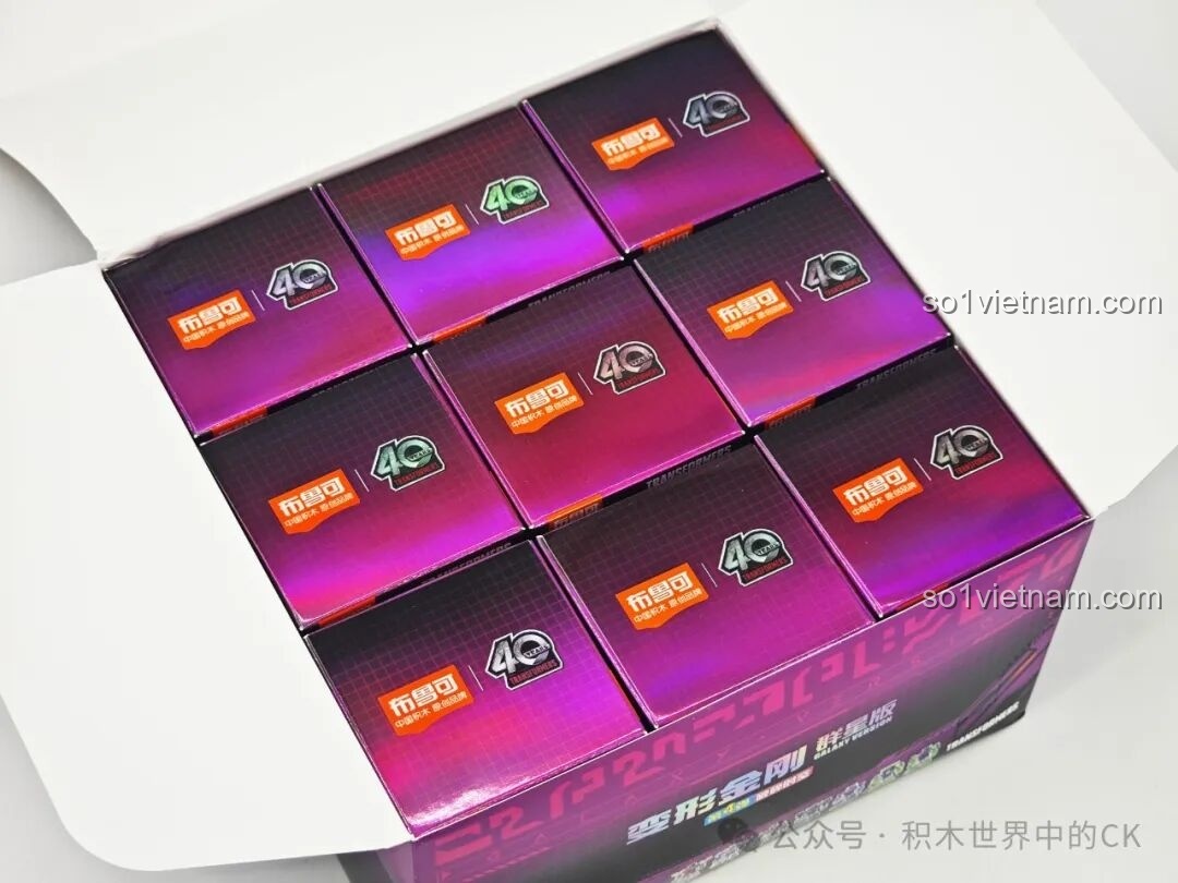 Bên trong hộp BLOKEES 71104 Transformers Galaxy Version 4th Wave, chứa 9 hộp nhỏ của từng nhân vật, tạo sự bất ngờ.