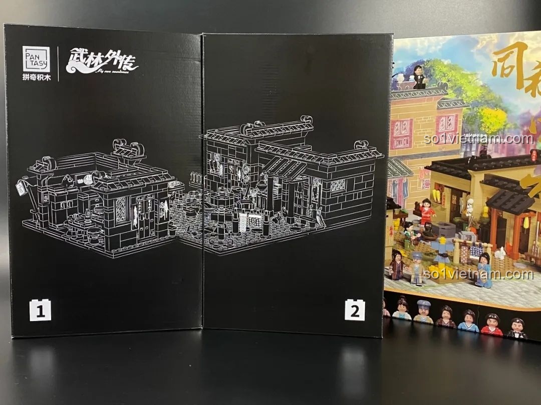 Bên trong hộp lớn là hai hộp nhỏ chứa các túi mảnh ghép của bộ Sân Sau Khách Điếm Đồng Phúc.