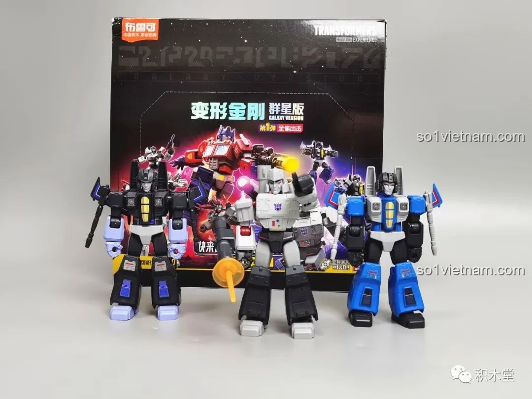 Dàn nhân vật phe Decepticon từ bộ sưu tập BLOKEES 71100 Transformers G1, với Megatron ở trung tâm cùng Skywarp và Thundercracker.