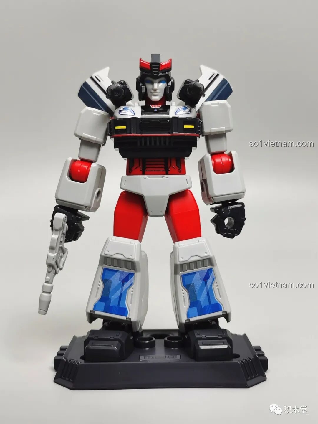 Figure Bluestreak từ bộ BLOKEES 71100, là phiên bản đổi màu của Prowl với tông màu đỏ, xám và trắng.