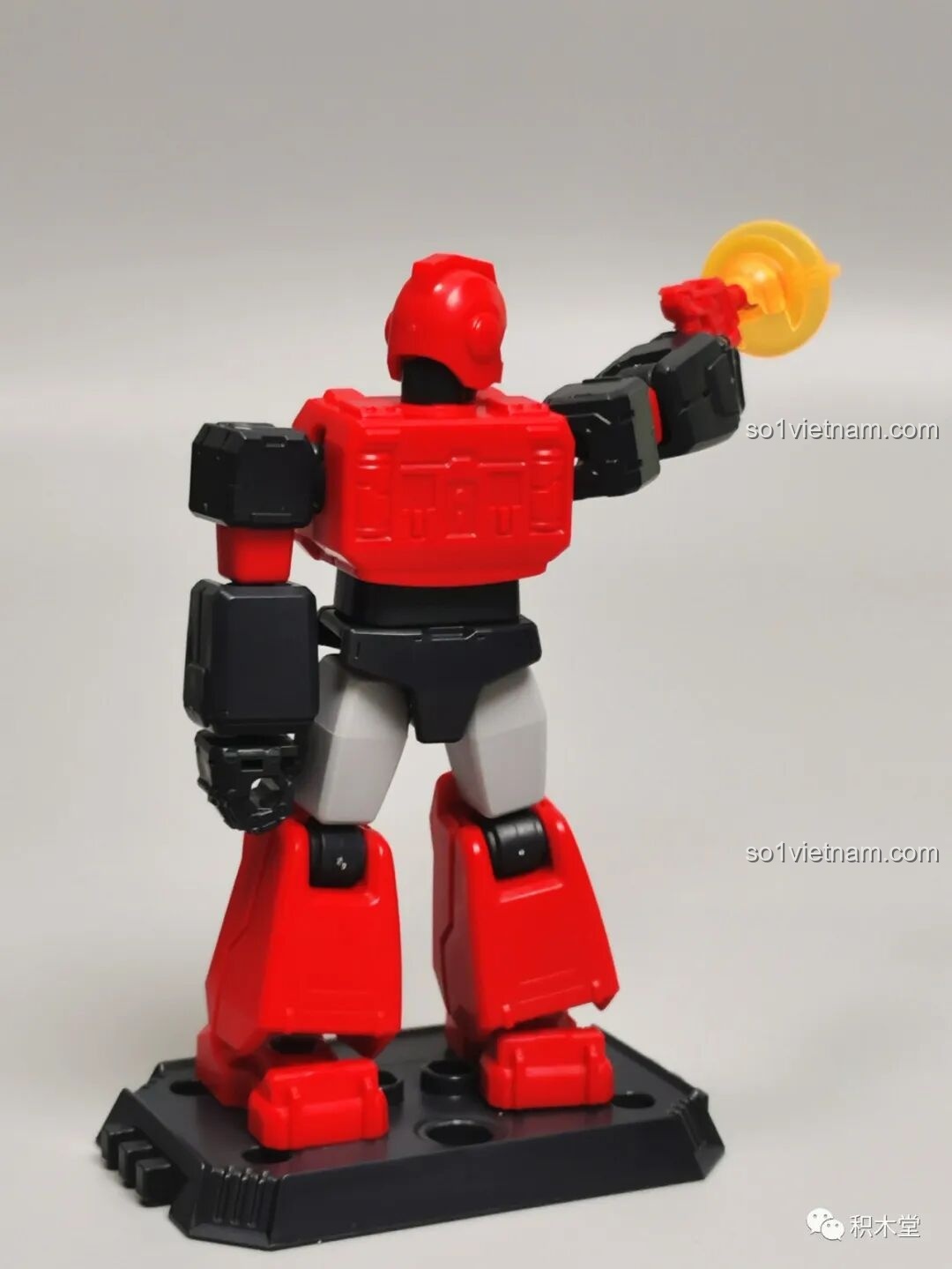 Mặt sau của figure Ironhide BLOKEES 71100, có khuôn mẫu tương tự Ratchet nhưng với màu sắc khác biệt.