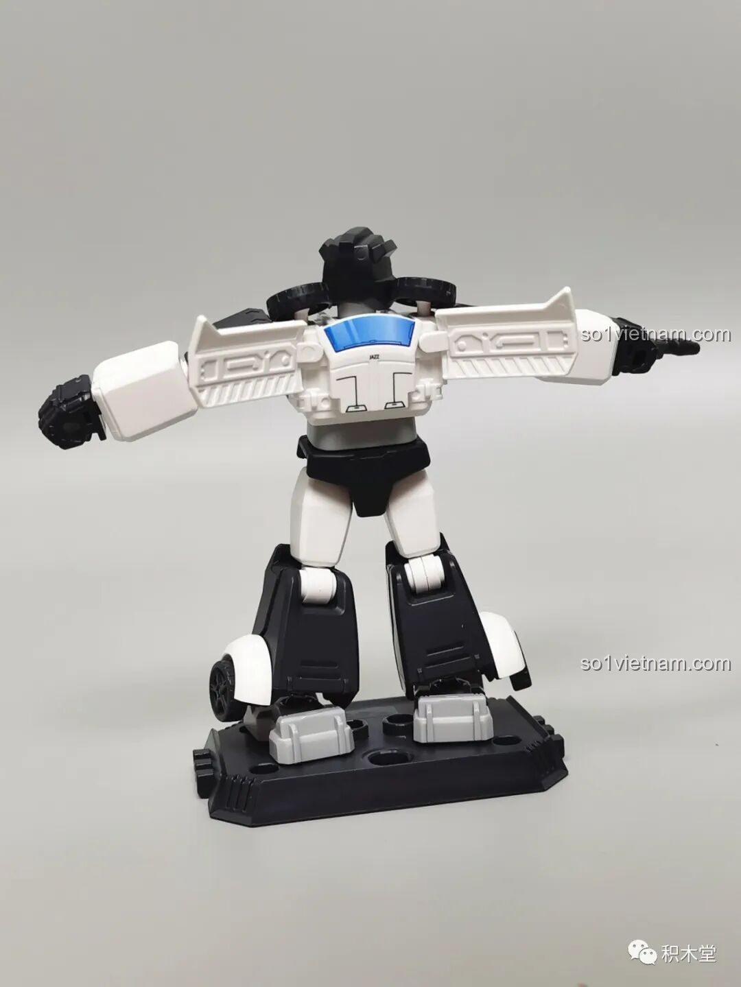 Mặt sau của figure Jazz BLOKEES 71100, cho thấy chi tiết hai cánh cửa xe có thể cử động được.