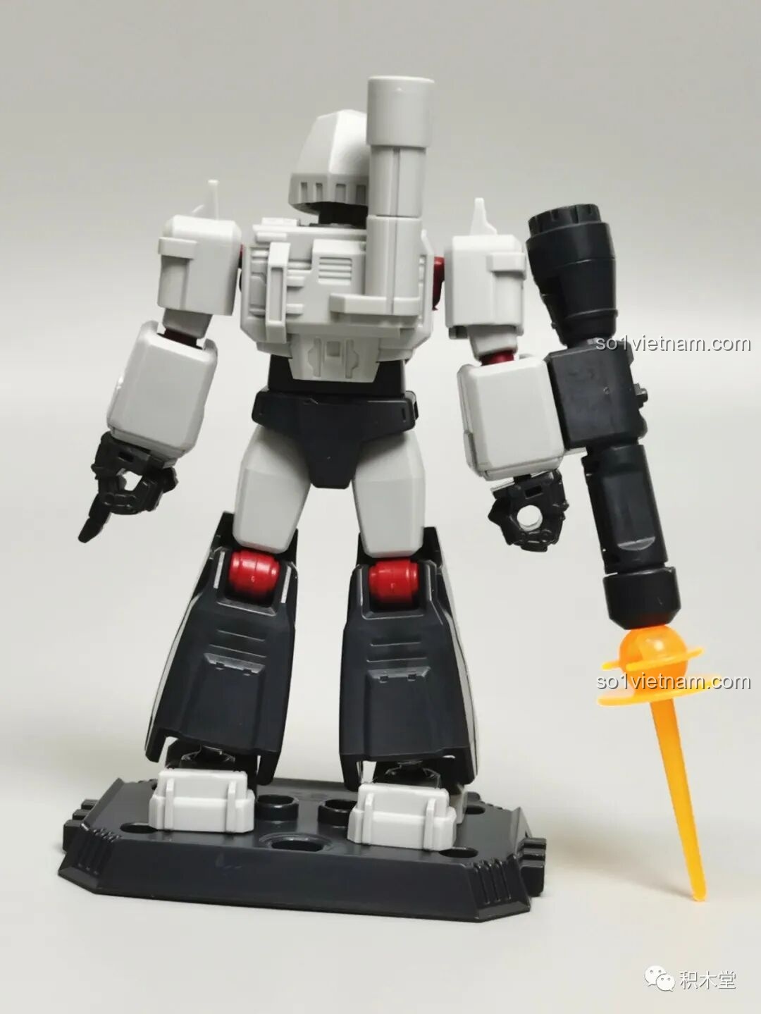 Mặt sau của figure Megatron BLOKEES 71100, với các chi tiết máy móc và khẩu pháo gắn trên lưng.