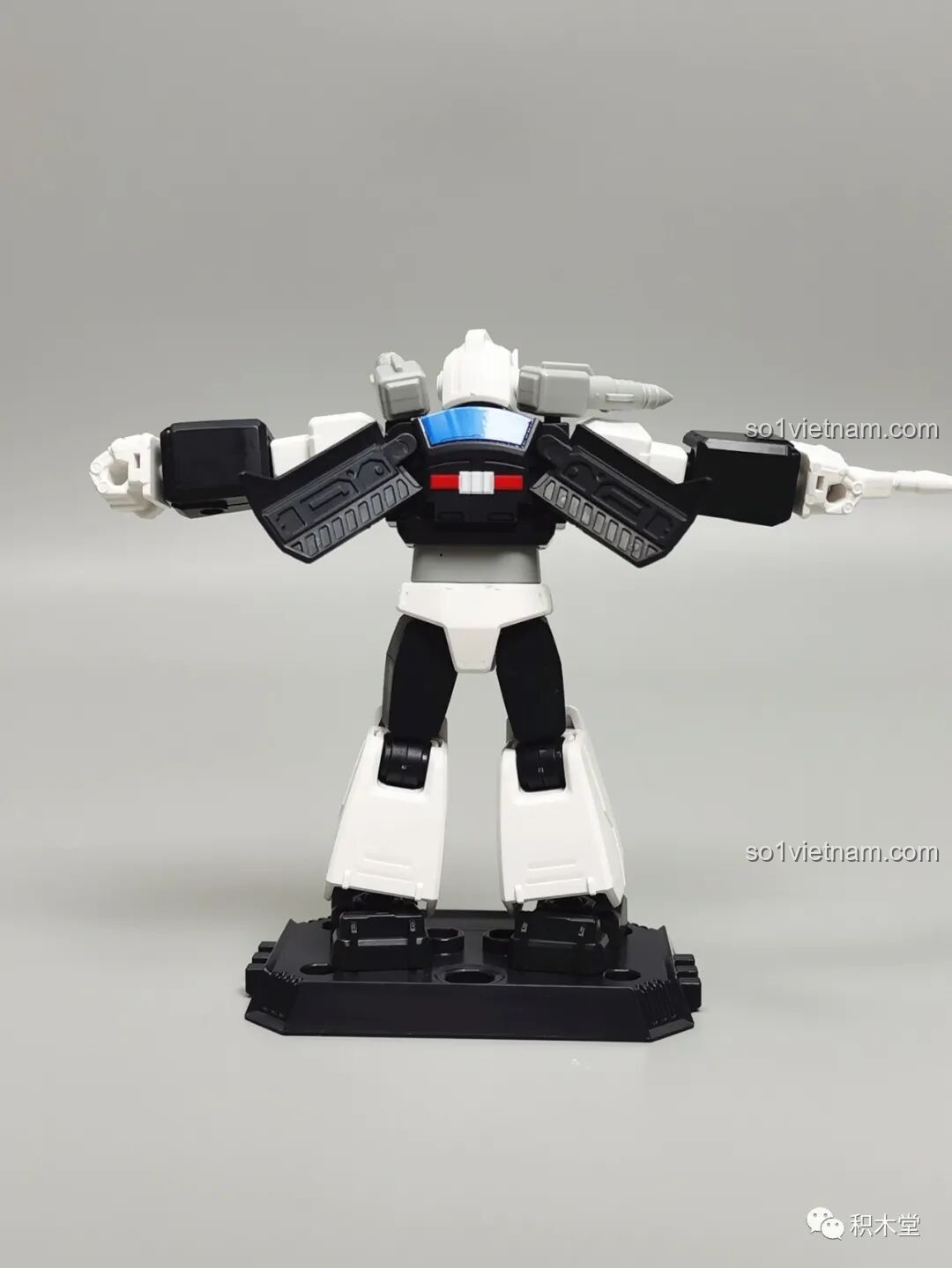 Mặt sau của figure Prowl BLOKEES 71100, có thiết kế tương tự Jazz nhưng với màu sắc và vũ khí khác biệt.