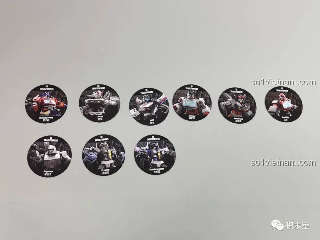 Các thẻ bài sưu tầm của các nhân vật trong bộ BLOKEES 71100, mỗi thẻ có hình ảnh và tên của một robot.