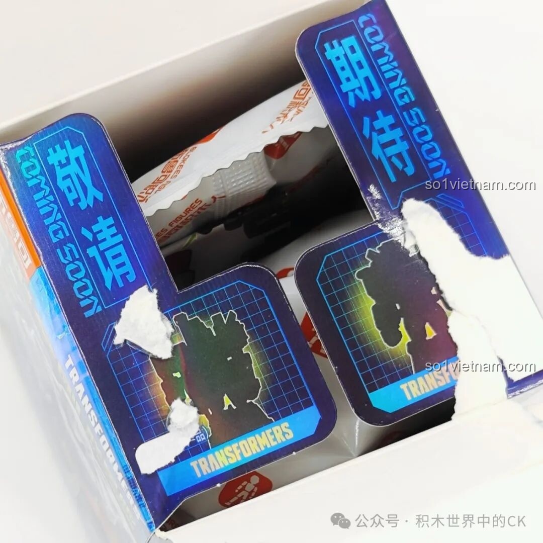 Mở một hộp blind box Blokees 71105, bên trong là các túi mảnh ghép được niêm phong cẩn thận.